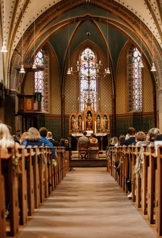 Brautpaar in Kirche