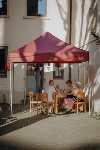 Innenhof einfach heiraten Aktion